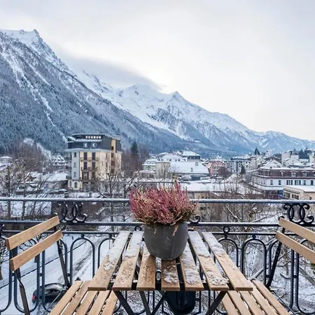 Chamonix Gently Balcony Overlooking Mont-Blanc *